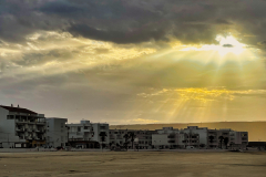 Sonnenstrahlen-mit-Wolken
